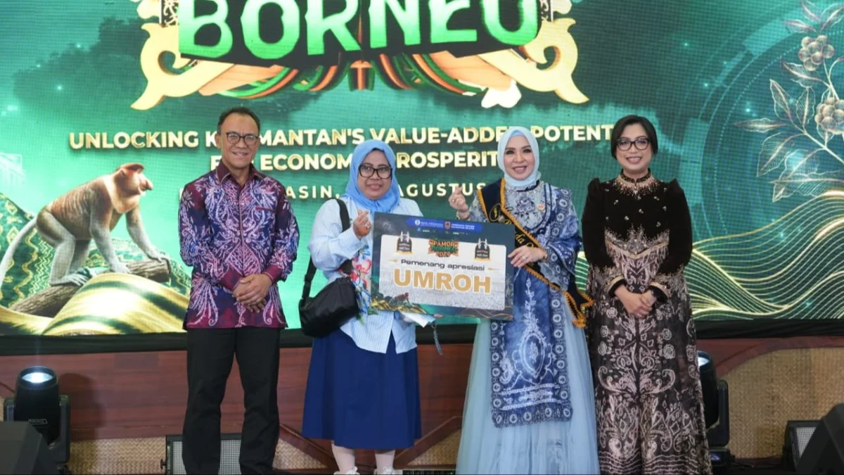 Sasirangan Biru Ditampilkan Hj. Fathul Jannah Muhidin pada Gelaran Wastra Nusantara Pamor Borneo 2026