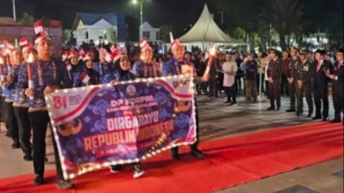Warga Tabalong Antusias Saksikan Taptu dan Pawai Obor Meriahkan HUT Ke-81  RI