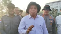 Gubernur Muhidin Pantau Karhutla di Landasan Ulin Banjarbaru, Api Masih Membara di Lahan Gambut