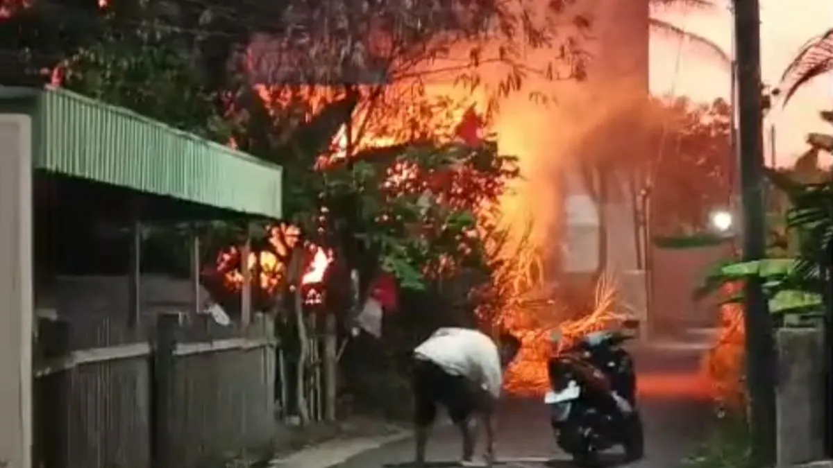 Api Berkobar di Jalan Gunung Sari 2 Setelah Jalan Pramuka Banjarmasin