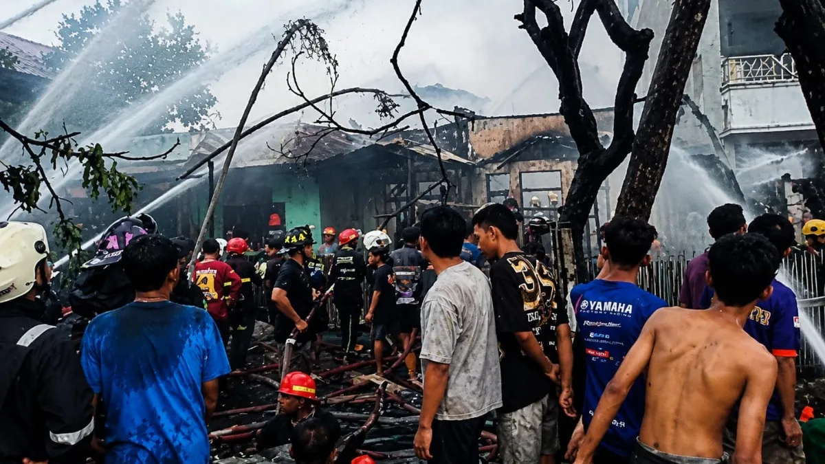 Kebakaran di Jalan Pramuka Banjarmasin, Dua Toko Ludes Terbakar