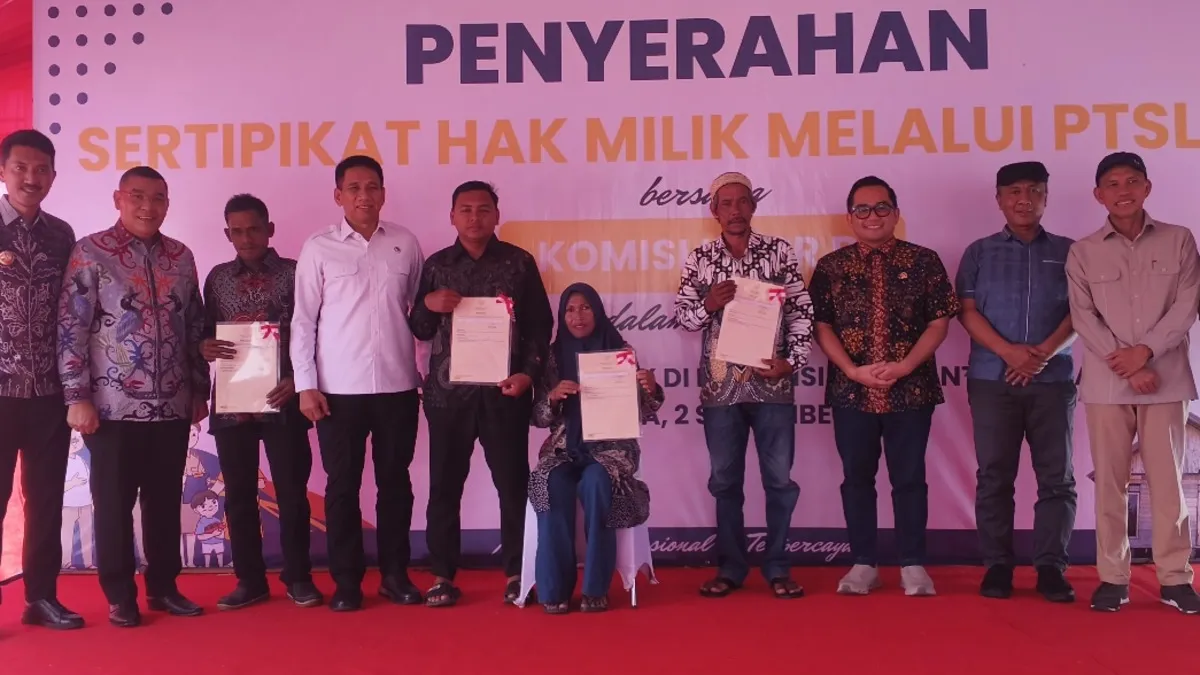 40 Masyarakat Berpenghasilan Rendah di Banjar Terima Sertifikat Tanah
