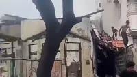 Bangunan Terbakar di Jalan Pramuka Banjarmasin Kembali Mengeluarkan Api