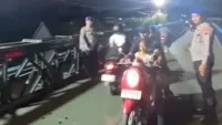 Polsek Banjarmasin Selatan Gotong Royong Bangun Jembatan Saka Harang Mantuil