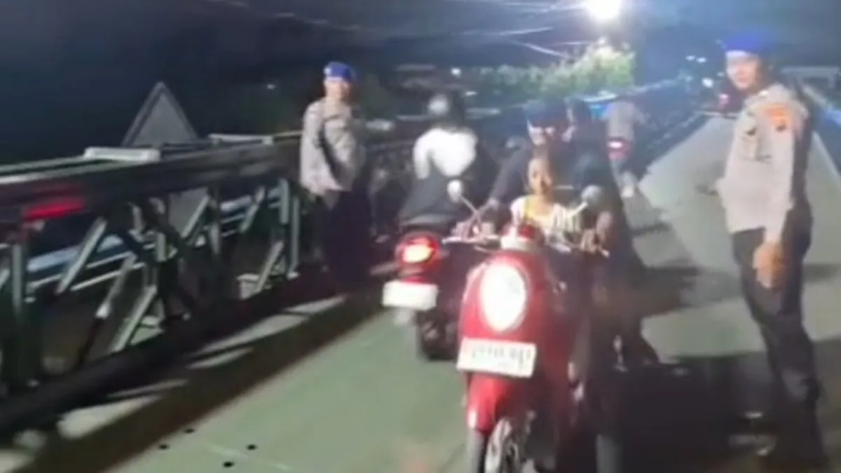 Polsek Banjarmasin Selatan Gotong Royong Bangun Jembatan Saka Harang Mantuil