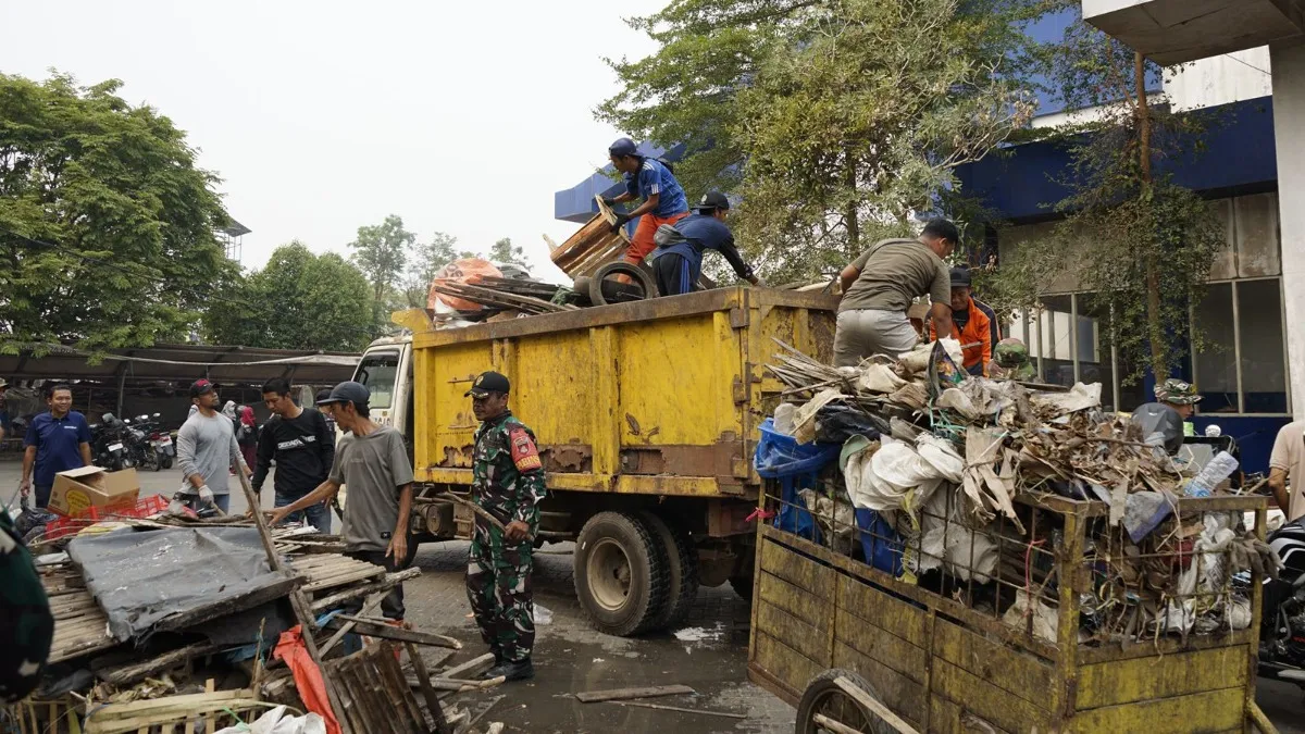 Sampah Jadi Sorotan di Pasar Agrobisnis Barabai HST, TNI Libatkan Lintas Instansi Bersihkan Kawasan
