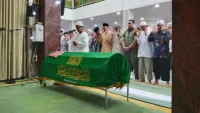Jenazah Mantan Gubernur Kalsel Dibawa ke Rumah Duka Usai Disalatkan di Masjid Al Jihad Banjarmasin