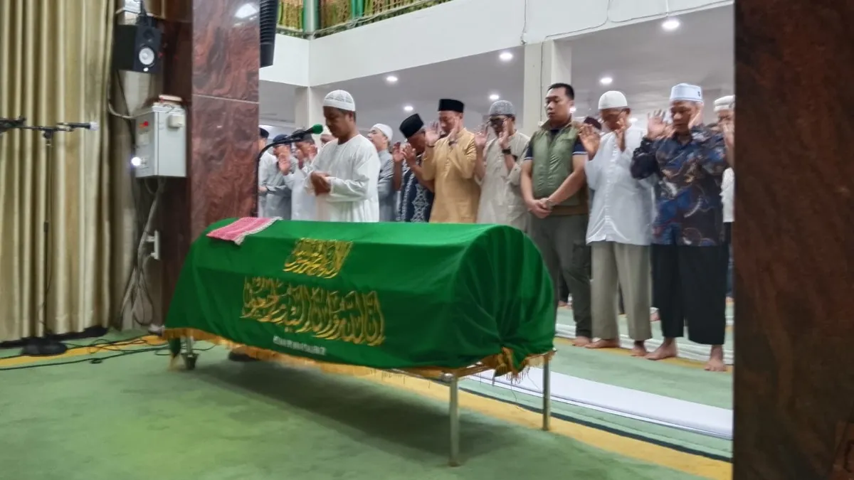 Jenazah Mantan Gubernur Kalsel Dibawa ke Rumah Duka Usai Disalatkan di Masjid Al Jihad Banjarmasin