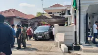 Jenazah Mantan Gubernur Kalsel Dibawa ke Masjid Al-Karomah Martapura, Sang Adik Bergegas Pulang dari Solo