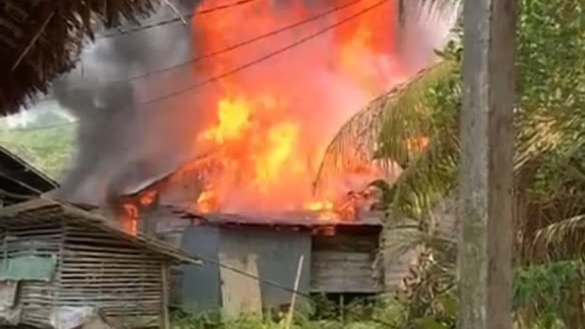 Kebakaran Hanguskan 3 Rumah di Desa Aluan Bakti HST, 5 Rumah Terdampak
