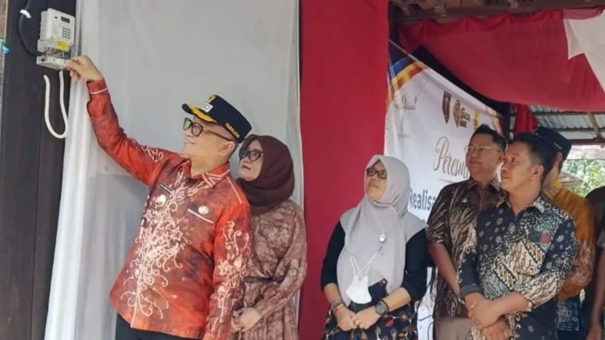 Puluhan Tahun Menanti, Akhirnya Warga Pamarangan Kiwa Tabalong Bisa Nikmati Listrik