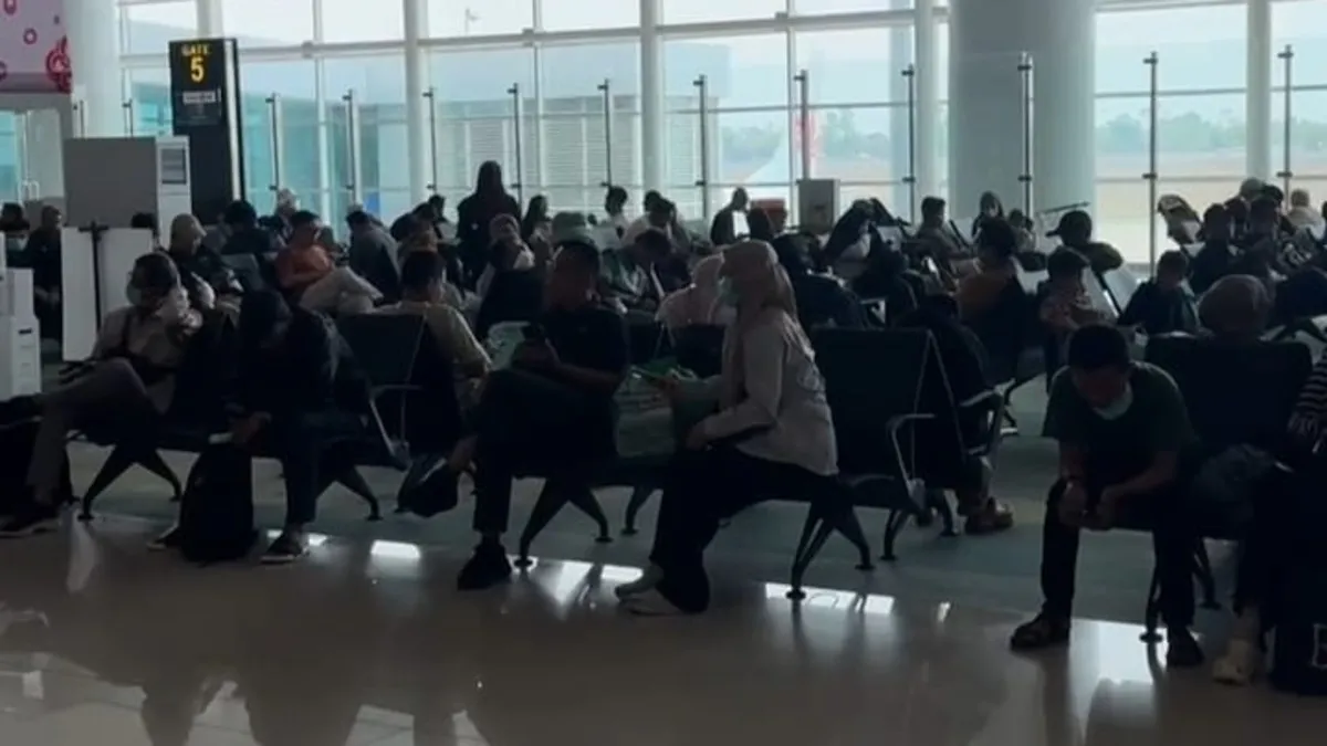 Abu Vulkanik Gunung Anak Krakatau Lumpuhkan 4 Bandara, 268 Ribu Penumpang Terdampak