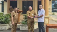 Bayar Retribusi Pasar di HST Mulai Digitalisasi, Pemkab Terima 10 Smart EDC dari Bank Kalsel