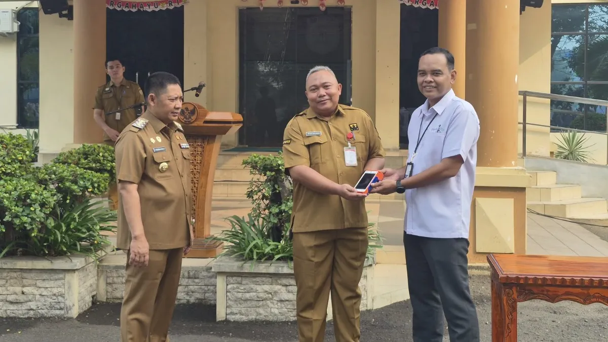 Bayar Retribusi Pasar di HST Mulai Digitalisasi, Pemkab Terima 10 Smart EDC dari Bank Kalsel