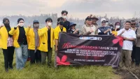 Mahasiswa ULM Kuliah Lapangan di Lokasi Karhutla, Lihat Langsung Proses Pemadaman