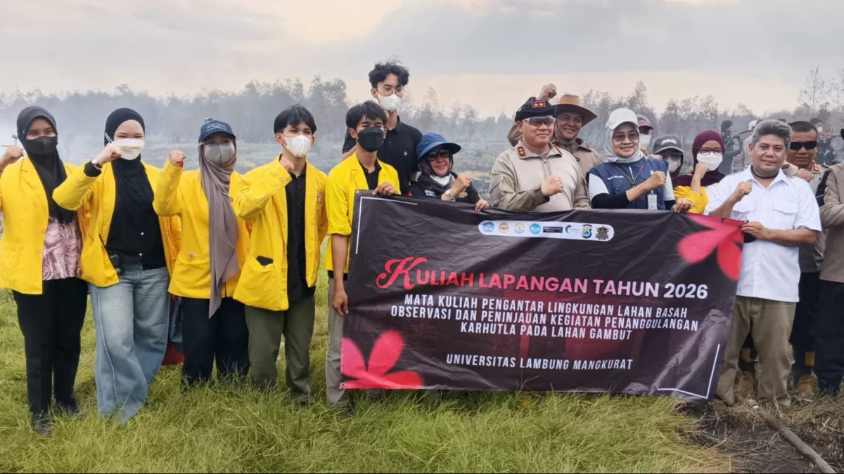 Mahasiswa ULM Kuliah Lapangan di Lokasi Karhutla, Lihat Langsung Proses Pemadaman