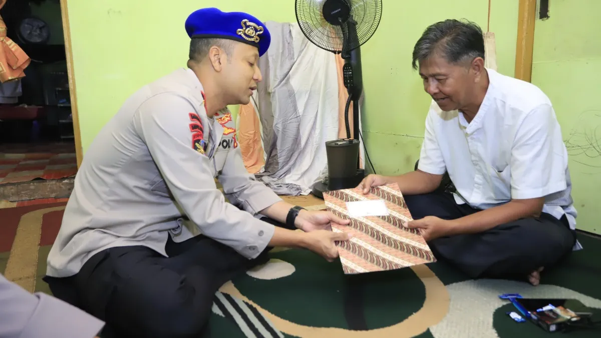 Keluarga Relawan Damkar Banjarmasin yang Meninggal Tenggelam Saat Bertugas Dapat Santunan dari Polresta Banjarmasin