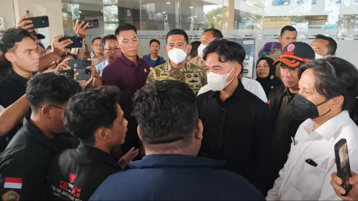 Mahasiswa Kalsel Cegat Wapres Gibran, Sampaikan Keluhan Karhutla Soal APD Relawan hingga Pencegahan