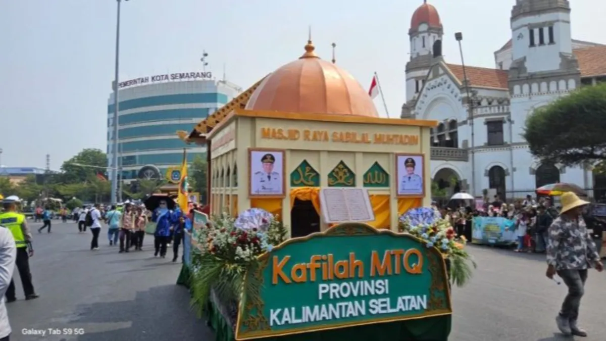 Mobil Hias Kalsel Ramaikan Pawai Taaruf MTQ Nasional di Semarang