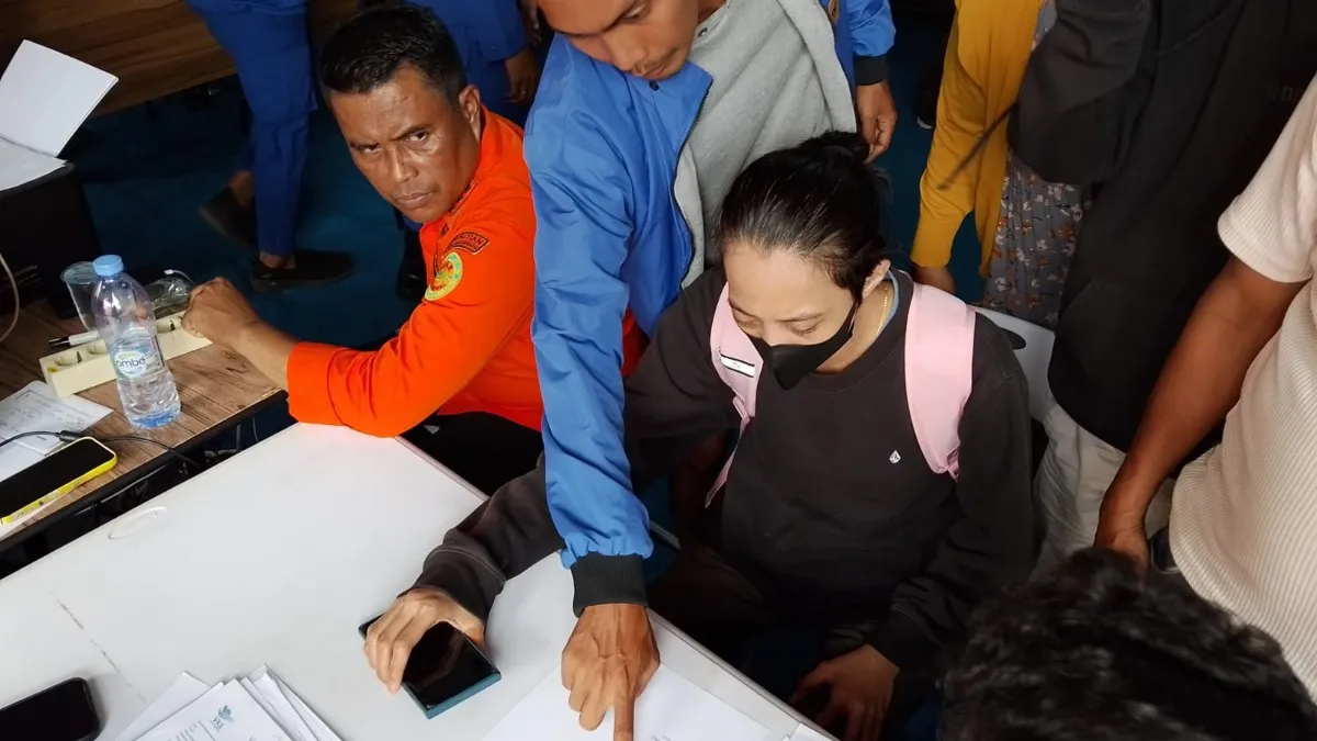 Adik Mira Tak Masuk Daftar Korban Selamat, Keluarga Penumpang Kapal Virgo Penuhi Posko SAR Banjarmasin