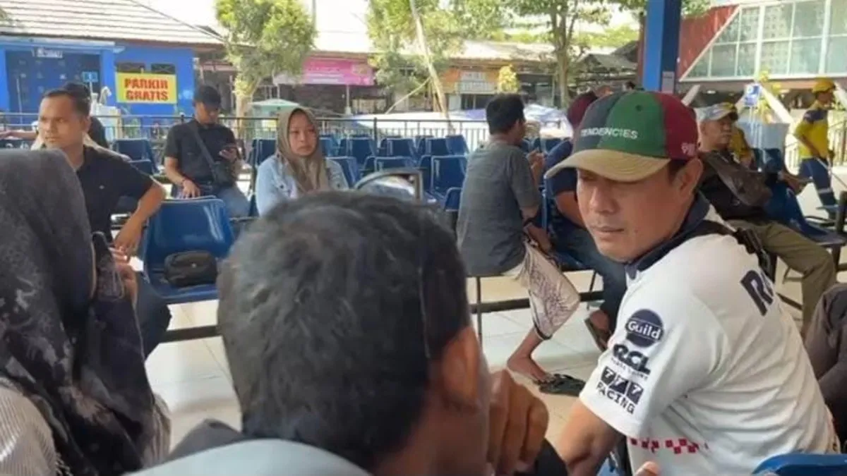 Fauji Sudah Dua Hari Mencari Kabar Tujuh Anggota Keluarganya