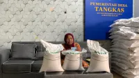 477 Sak Beras Disalurkan ke 159 Keluarga Desa Tangkas Banjar, Masing-masing Terima 30 Kilogram