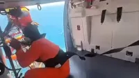 4 Jam Terombang-ambing di Laut, Kru Kapal Virgo Diselamatkan Helikopter Basarnas