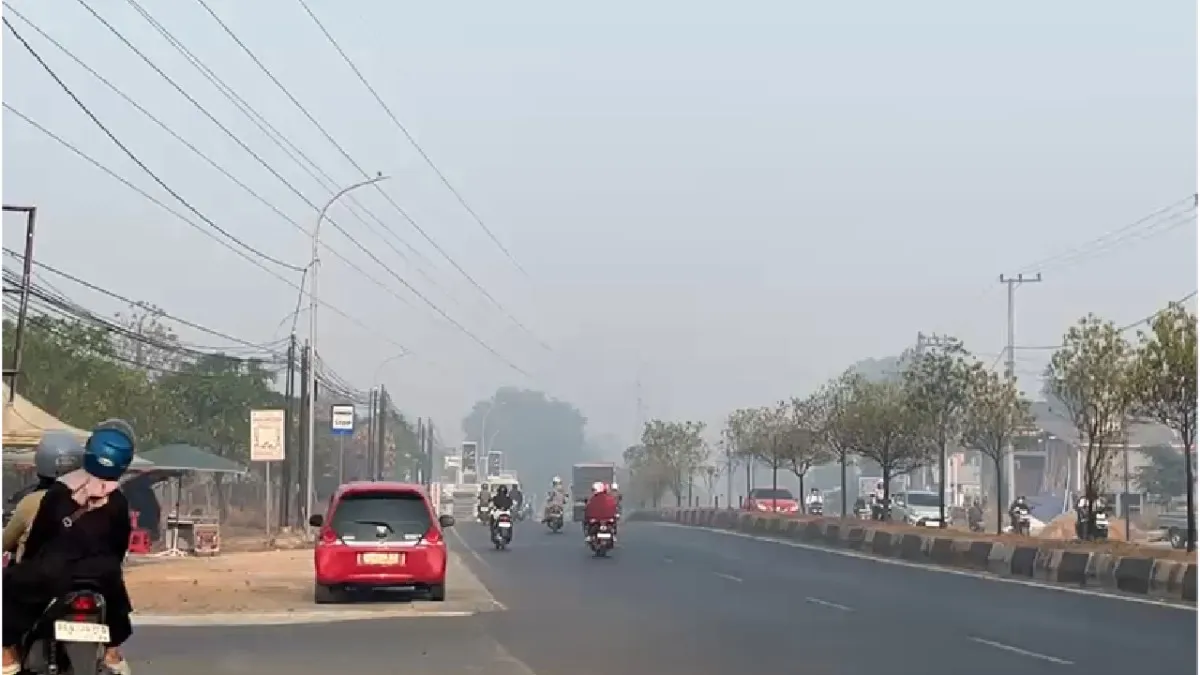 Kabut Asap Kembali Kepung Jalan Trikora Banjarbaru, Warga: Mata Perih, Tiap Pagi Harus Melawan Asap