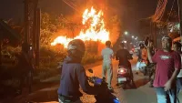 Kebakaran Melanda Jalan Cemara Ujung Banjarmasin, Warga Rekam Kobaran Hingga Besar