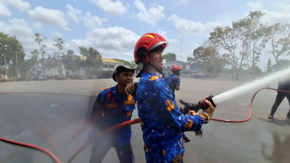 Satpol PP dan Damkar Tanah Laut Uji Coba Mesin Pemadam untuk Hadapi Karhutla