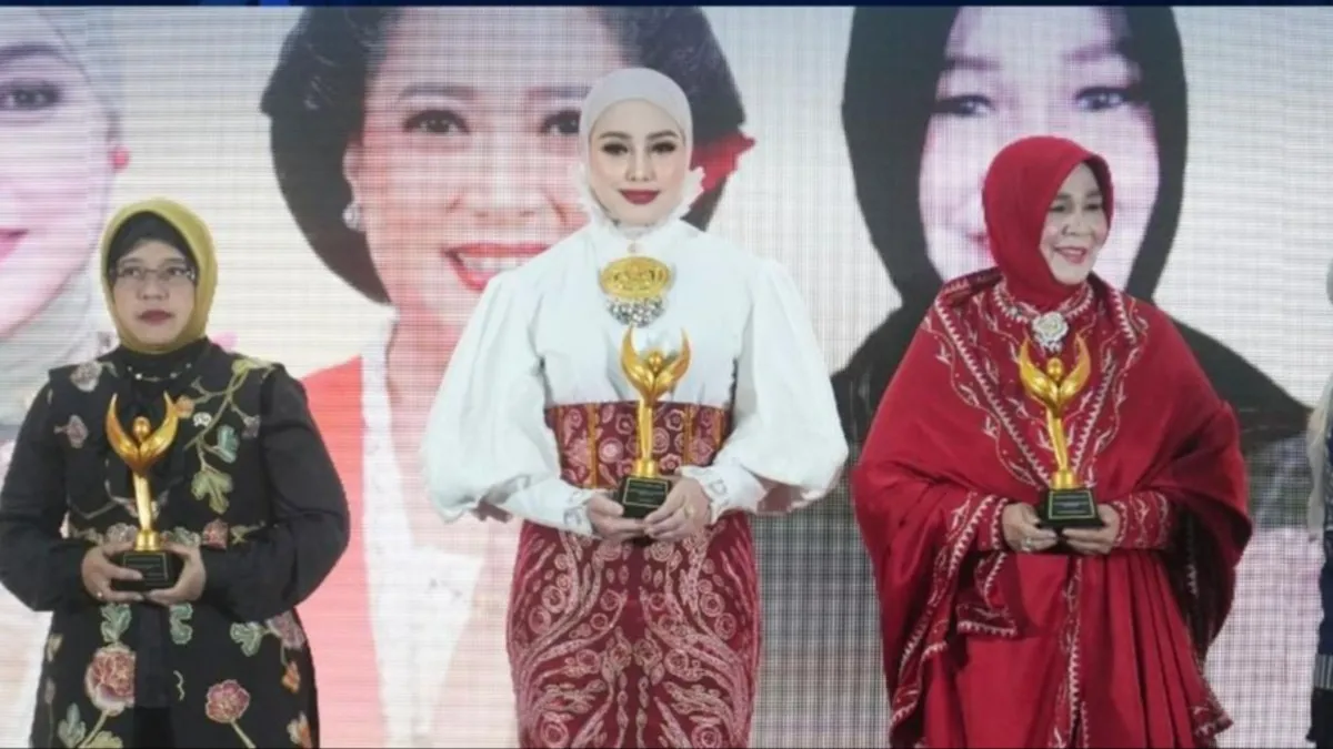 Hj Dian Rahmat Raih Penghargaan Swara Cantika Pelopor Ruang Publik, "Ini untuk Perempuan Tanah Laut"