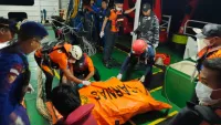 Penyelam TNI AL Angkat Sejumlah Jenazah dari Bangkai Kapal Virgo di Kedalaman 24 Meter