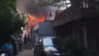 Api Berkobar di Jalan Cempaka XI Banjarmasin, Bangunan Sudah Mengeluarkan Asap Putih
