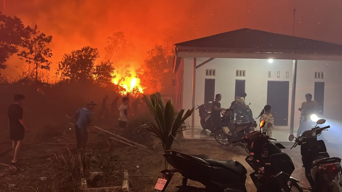 Petugas Gabungan Tanah Laut Padamkan 12 Titik Karhutla Penyebab Kabut Asap