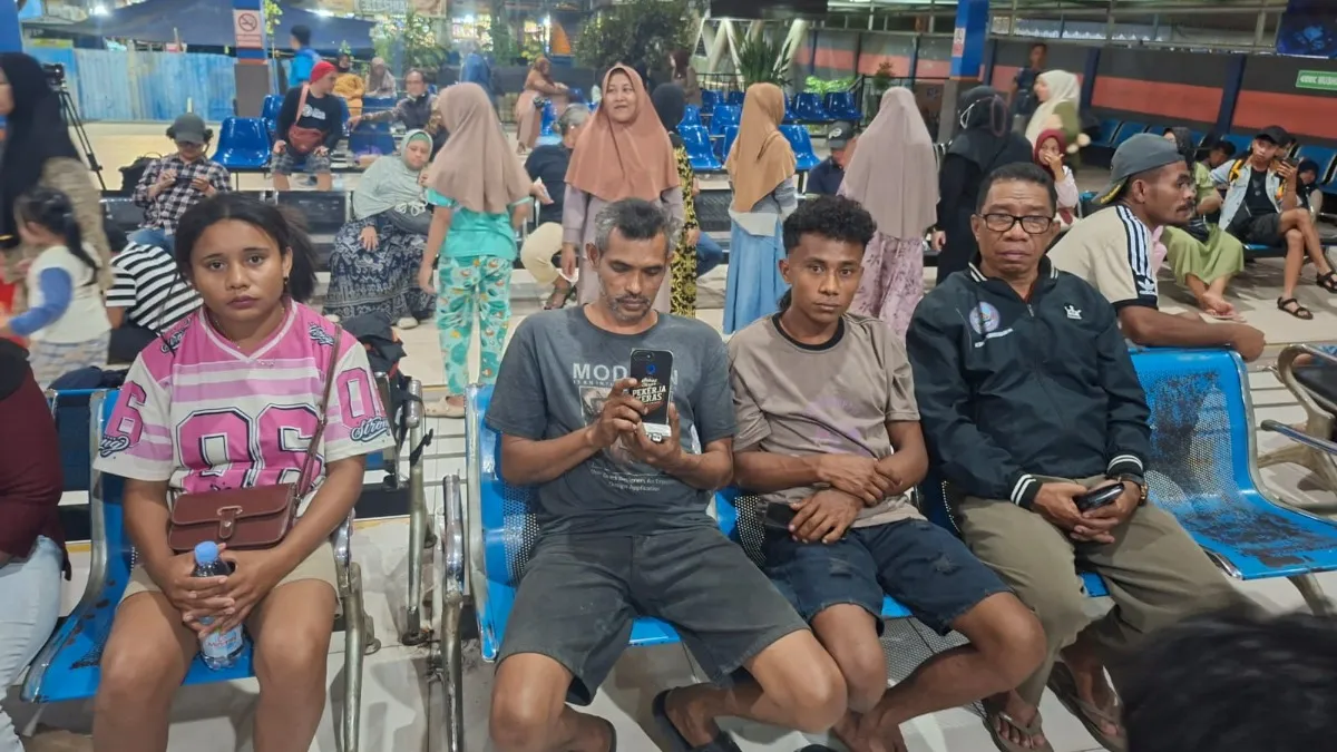 Keluarga Penumpang Kapal Virgo Asal NTT Masih Menunggu Kabar