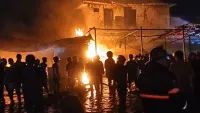 Polres Banjar Selidiki Dugaan Penimbunan BBM, Relawan Pakai Air Sabun Padamkan Kebakaran di Indrasari