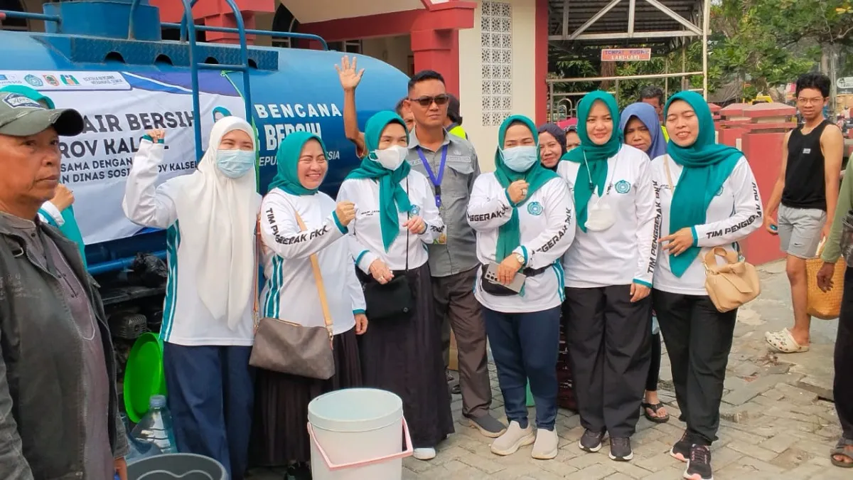 Warga Kota Banjarmasin Terdampak Krisis Air Bersih, TP PKK Kalsel Salurkan Bantuan