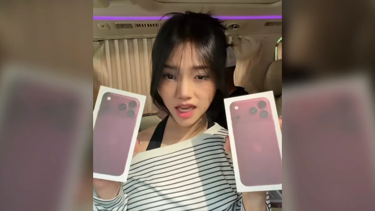 Fuji dan Hanum Mega Pamer iPhone 18 Burgundy, Harga Capai Rp 50 Juta