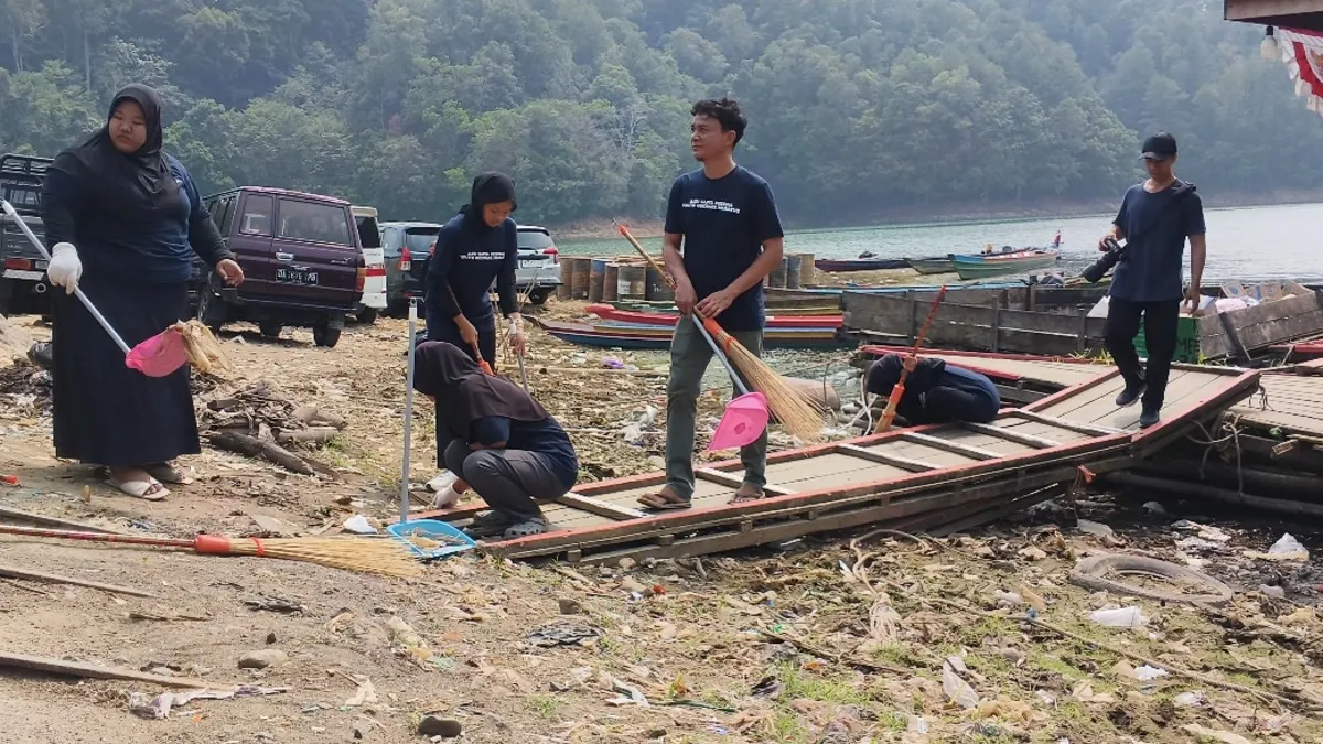 Aksi Bersih-bersih Geopark Meratus di Tiwingan Lama, Jaga Situs Wisata Tetap Lestari