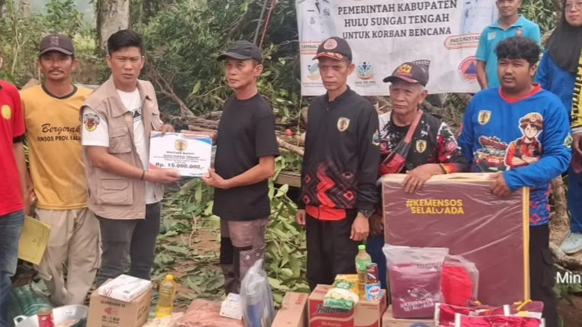 Rumah Rusak Diterjang Puting Beliung, Warga Pengambau Hulu HST Dapat Bantuan Rp15 Juta