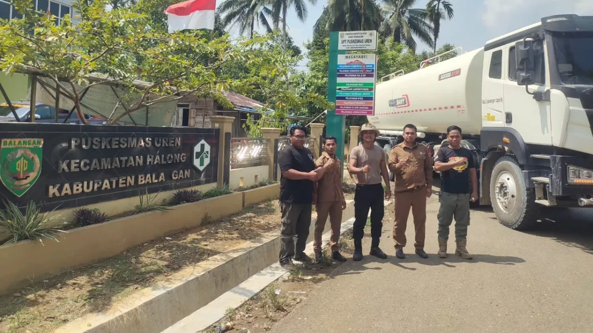 Forkopimcam Halong dan PT Jhonlin Baratama Salurkan 43 Ribu Liter Air Bersih