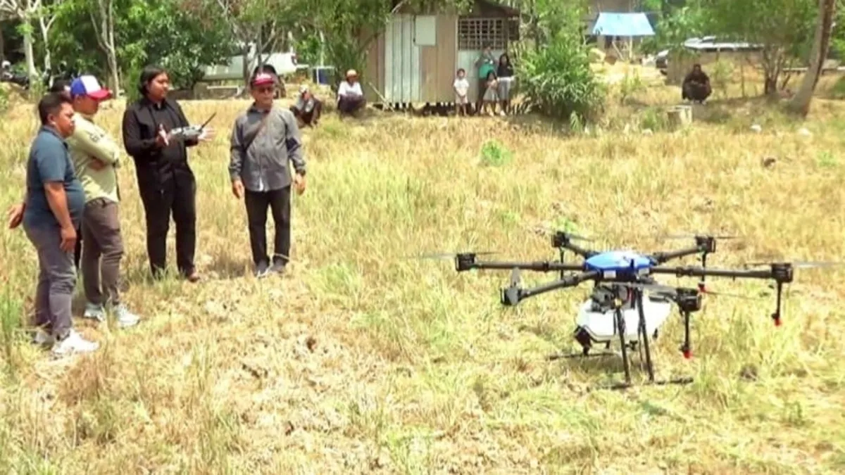 DKP3 Tabalong Latih Brigade Pangan Operasikan Drone Sprayer untuk Pertanian