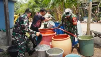 Kodim 1008/Tabalong dan BPBD Salurkan 15.000 Liter Air Bersih di Dua Desa