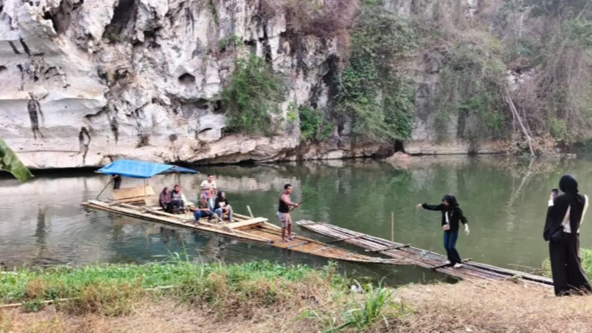 Bekantan Jadi Pemandangan Menarik di Wisata Situs Batu Laki HSS