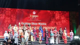 Tenun Pagatan Ditampilkan di Parade Wastra Kriyanusa 2026 di JICC Jakarta