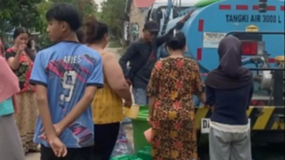 Warga Banjarmasin Jejer Galon, PAM Bandarmasih Bagi 64 Tandon ke Wilayah Terdampak Air Asin