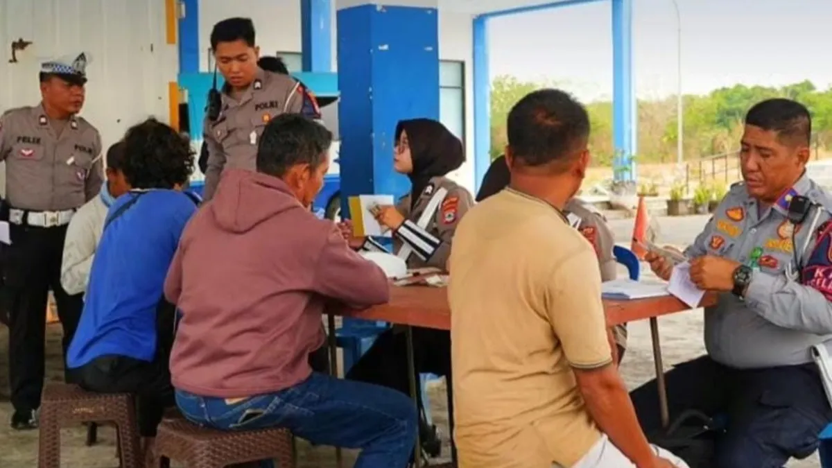 Belasan Pengendara Pilih Bayar Pajak Saat Terjaring Razia Gabungan di Terminal Pelaihari
