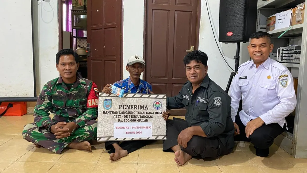 BLT Dana Desa Disalurkan di Tangkas Banjar, Pambakal Berharap Bantu Kebutuhan Warga