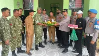 Jajaran Polres Tanah Laut Datangi Koramil Bawa Nasi Tumpeng, Semarakkan HUT TNI Ke-81