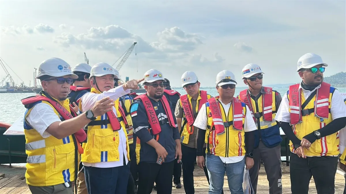 GuberNur H Muhidin Tinjau Progres Pembangunan Proyek Jembatan Pulau Laut, Pengerjaan Sudah 1.000 Meter